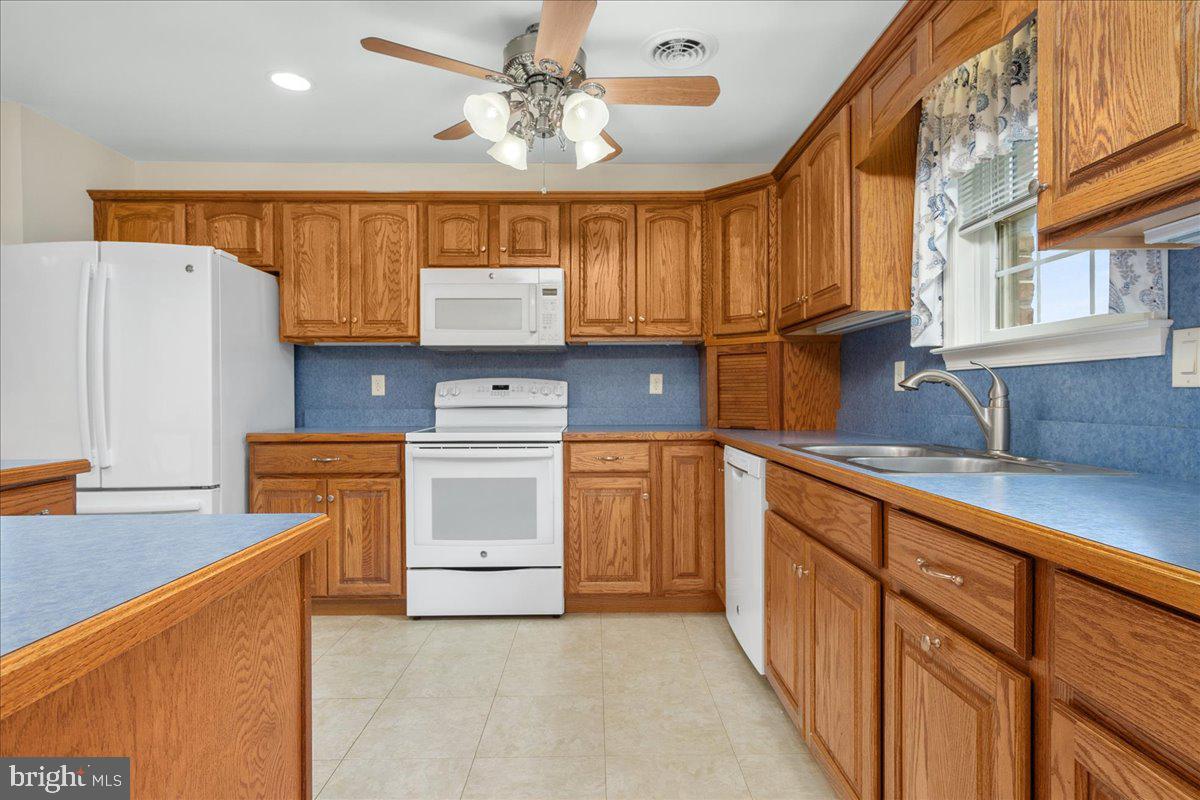 EMERALD POINTE - Residential