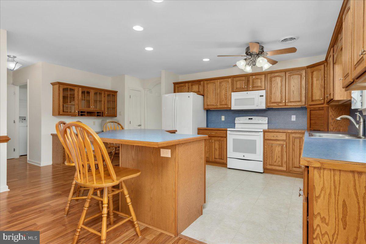 EMERALD POINTE - Residential