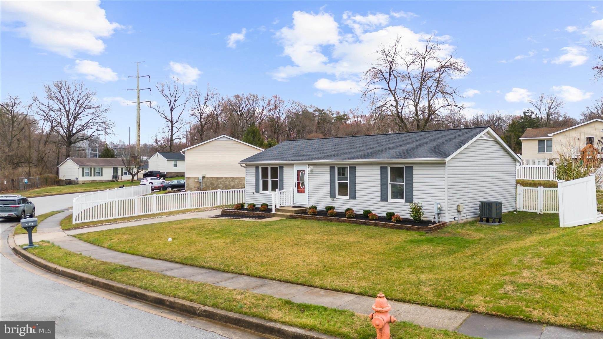 GOLDEN ACRES - Residential
