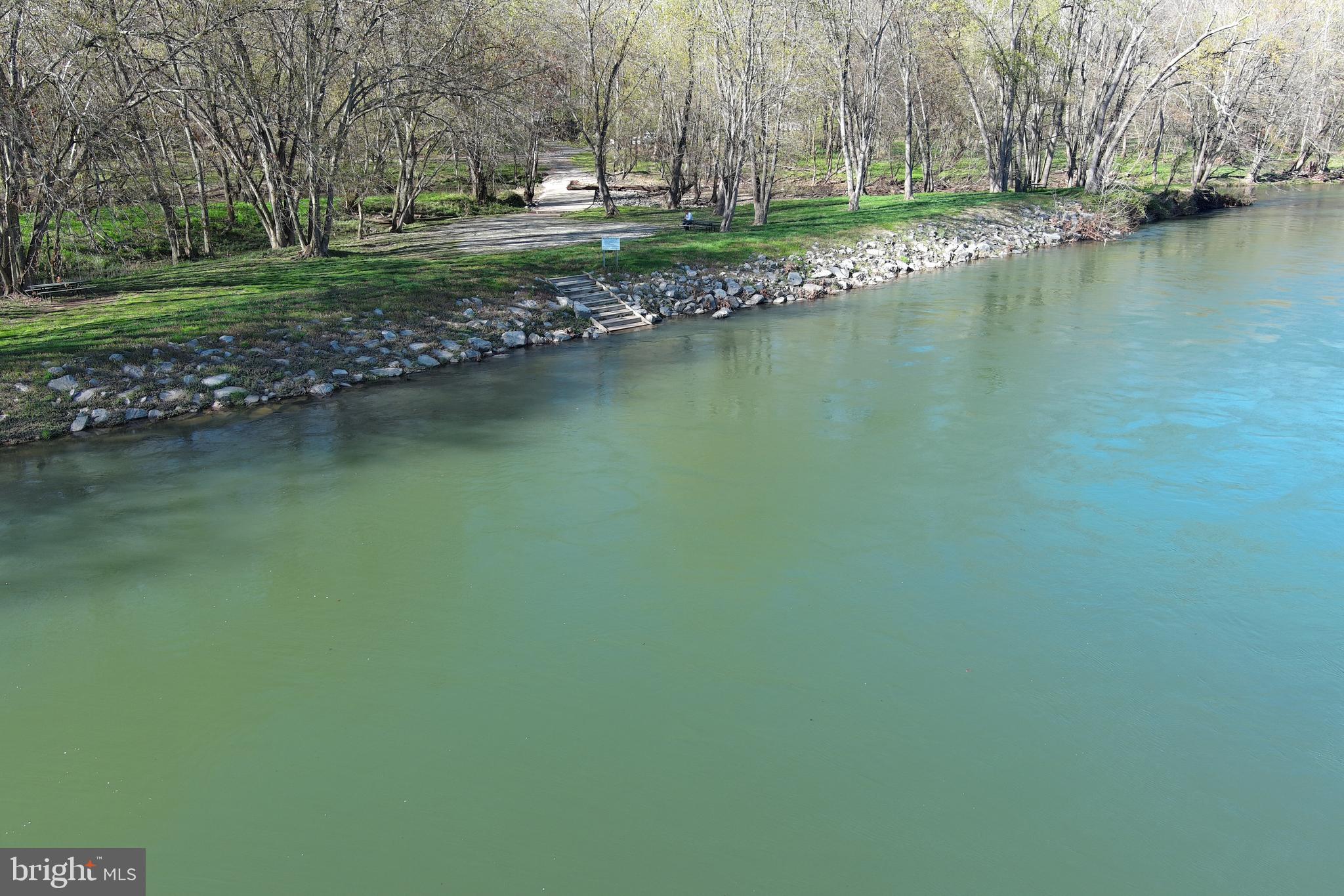 BLUFFS ON THE POTOMAC - Land