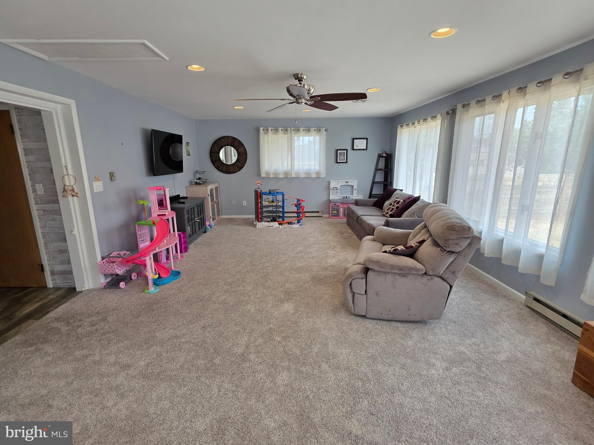 CEDAR CLIFF MANOR - Residential