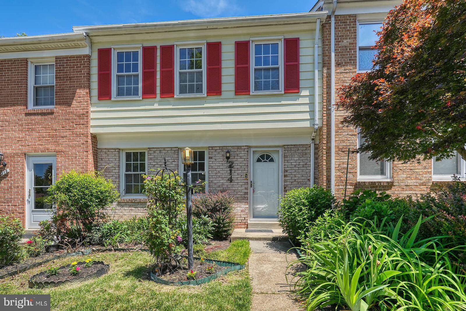 ROCKSHIRE TOWNHOMES - Residential