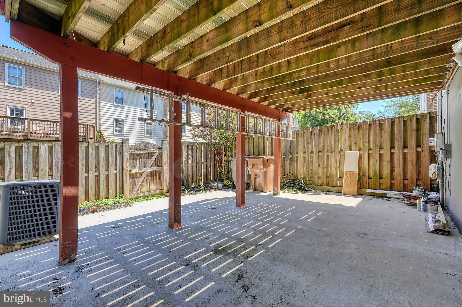 ROCKSHIRE TOWNHOMES - Residential