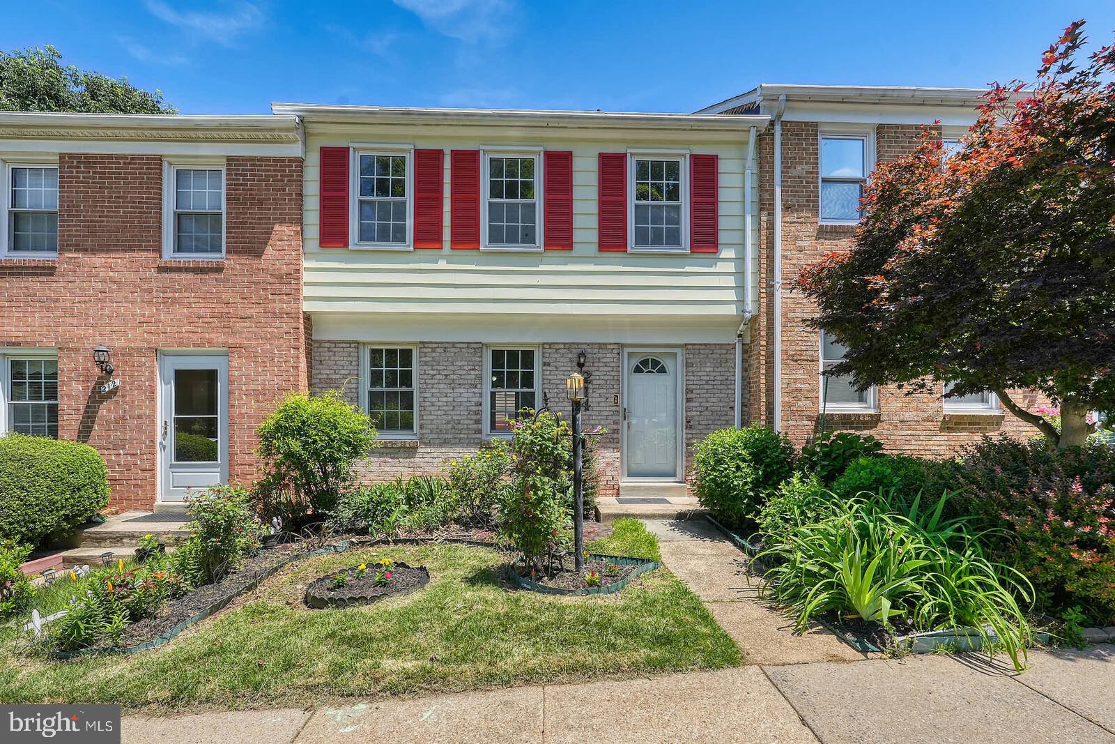 ROCKSHIRE TOWNHOMES - Residential