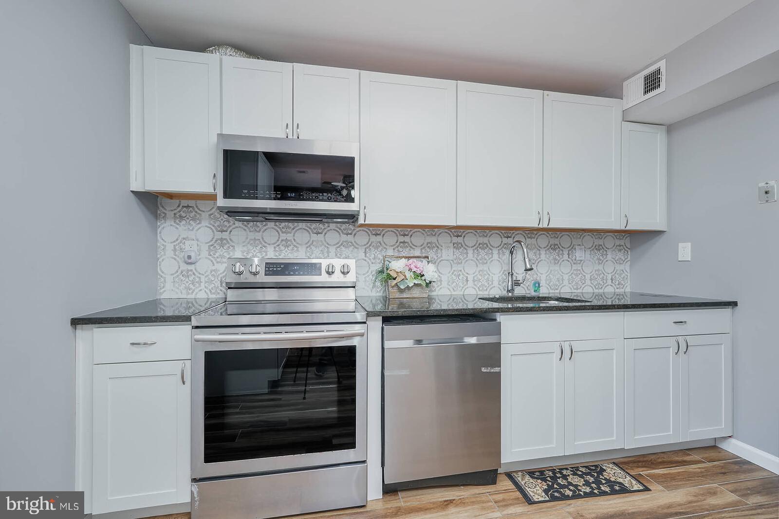 ROCKSHIRE TOWNHOMES - Residential