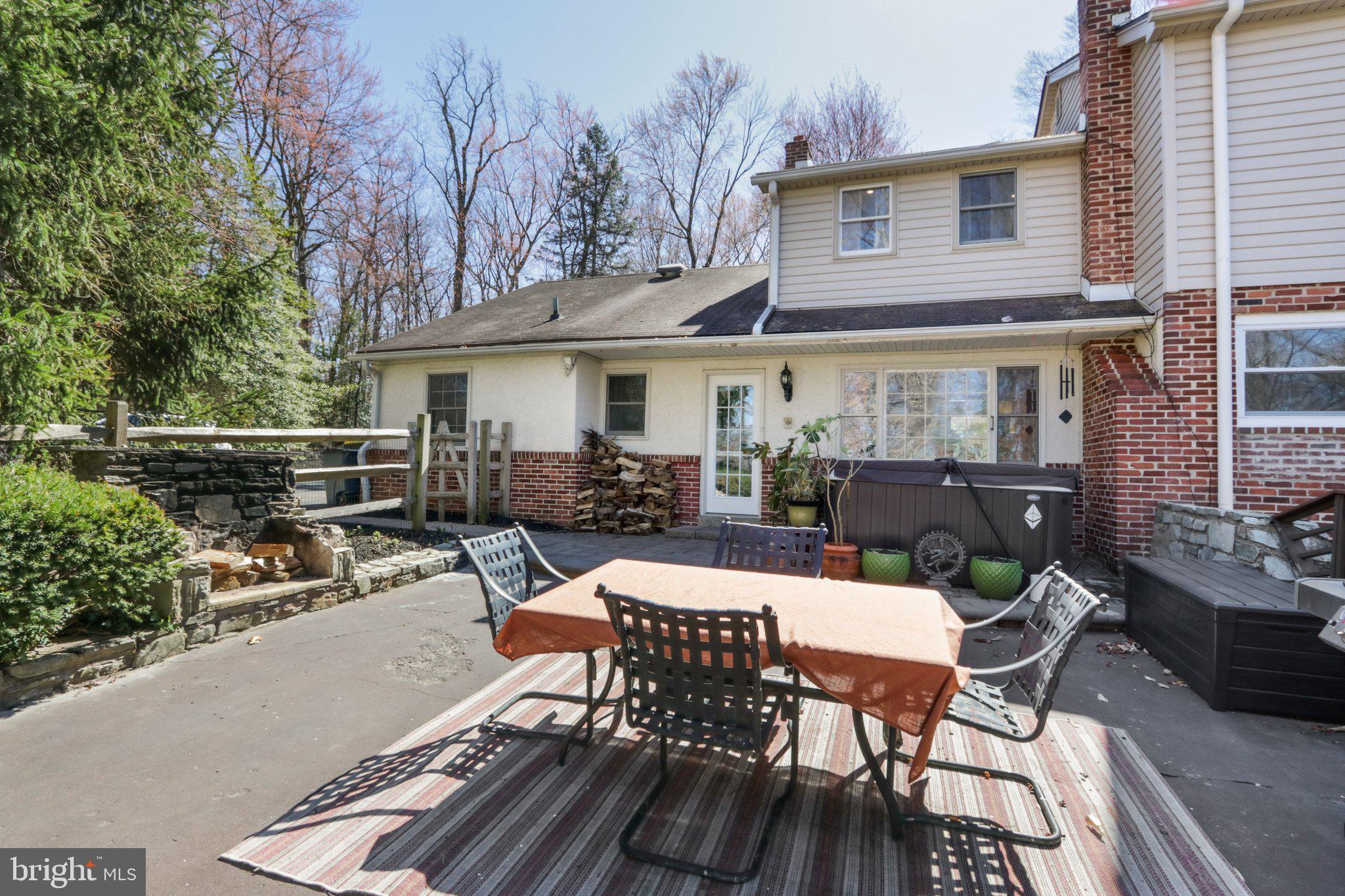 HUNTINGDON VALLEY - Residential