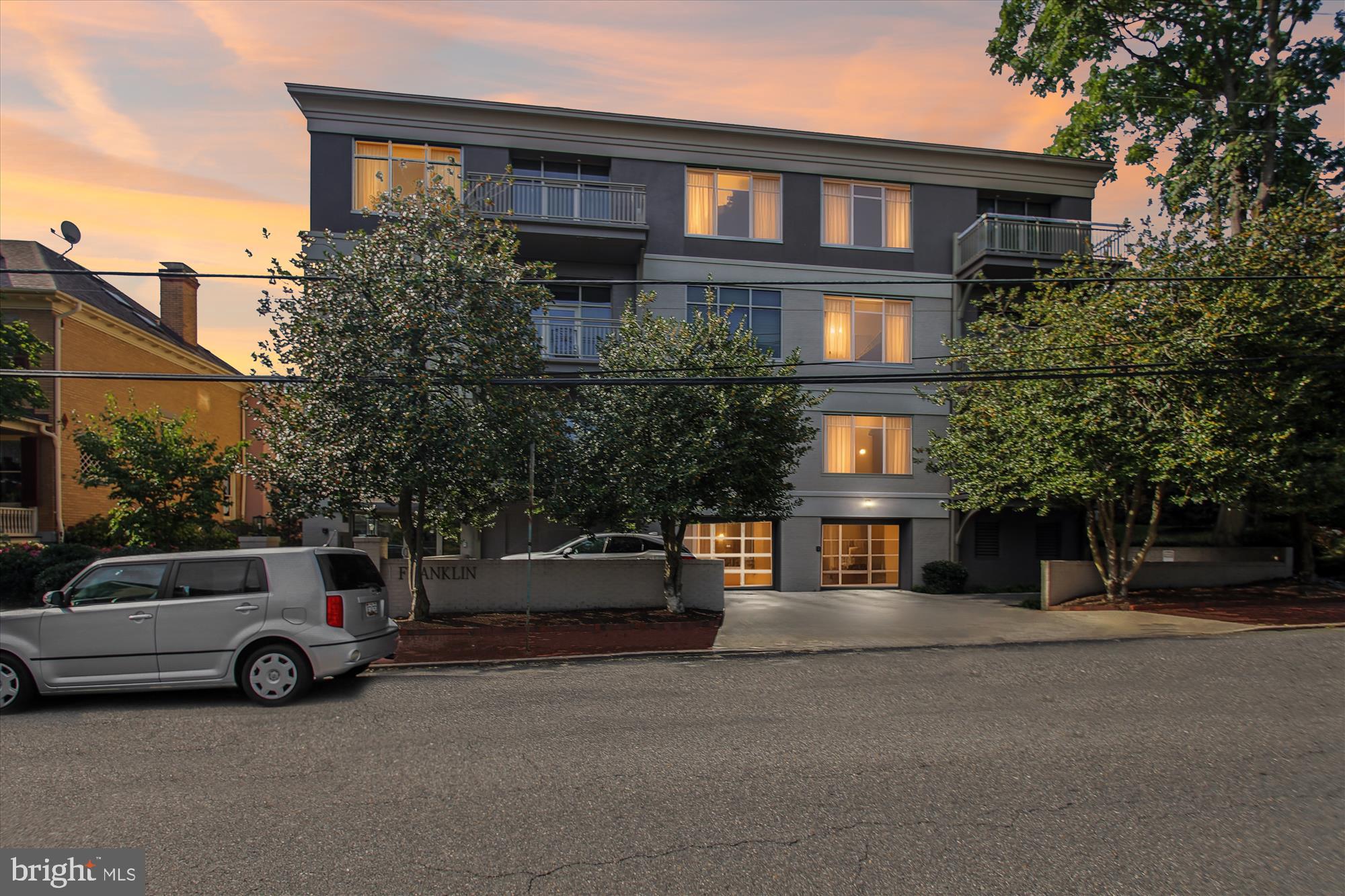 MURRAY HILL - Residential