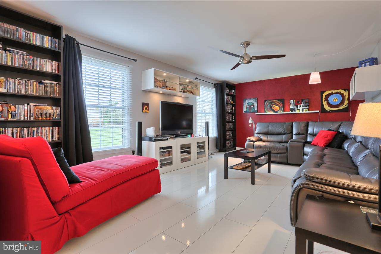 HUNTERS RUN - Residential