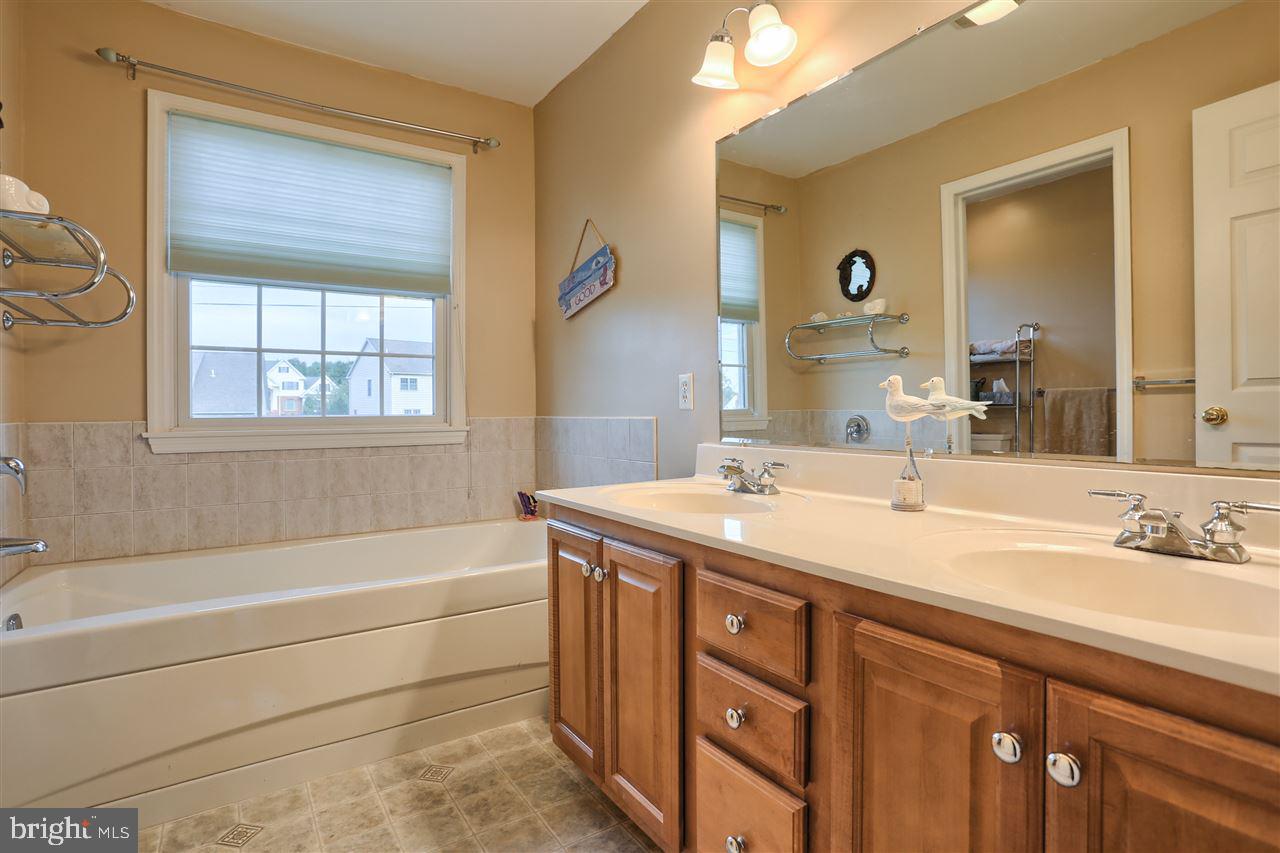 HUNTERS RUN - Residential