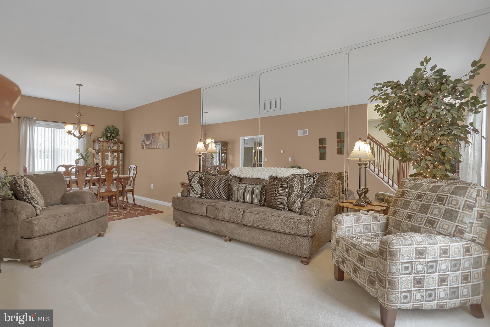 WELLINGTON HILLS - Residential