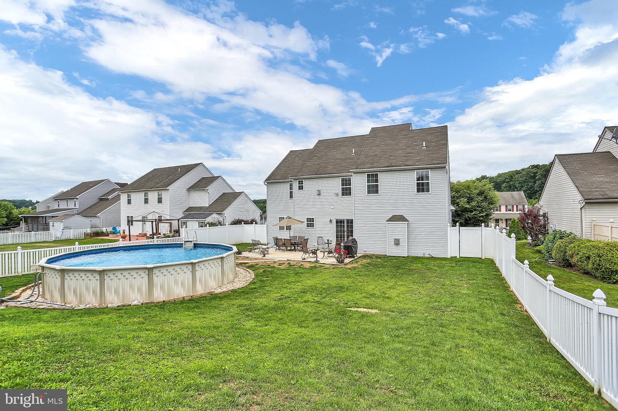 WELLINGTON HILLS - Residential