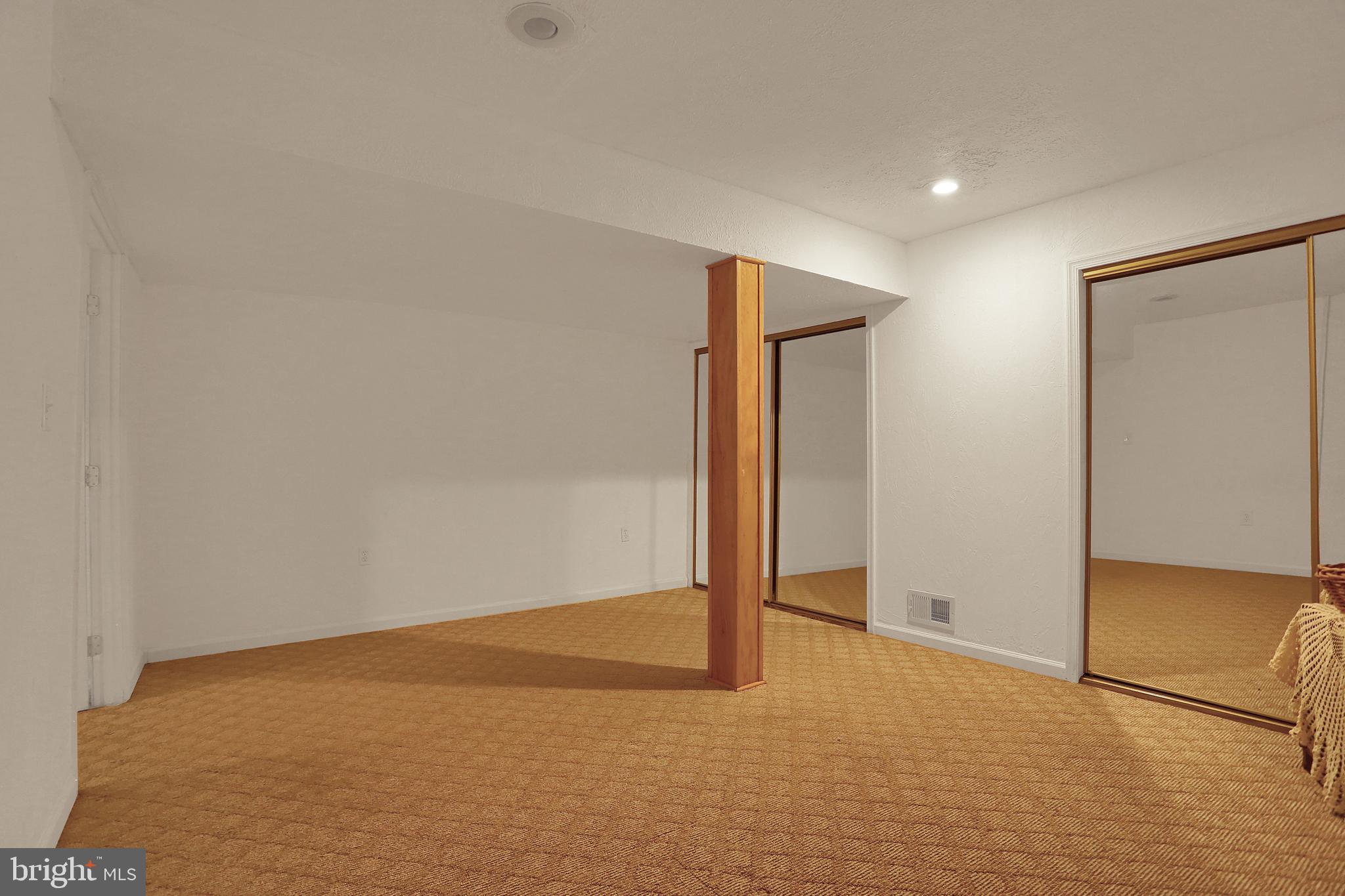 WELLINGTON HILLS - Residential