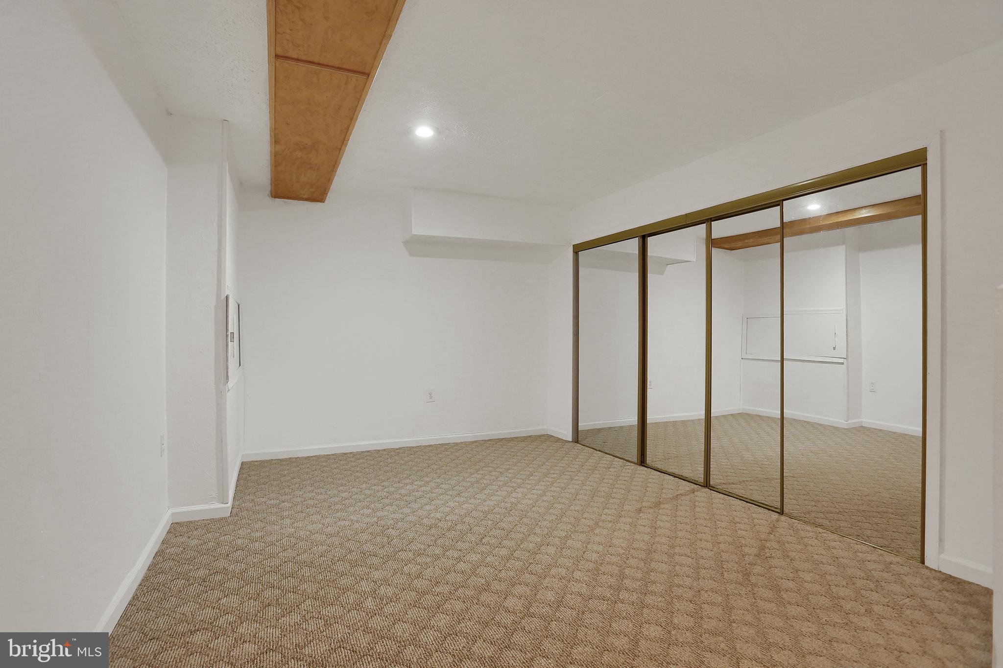 WELLINGTON HILLS - Residential