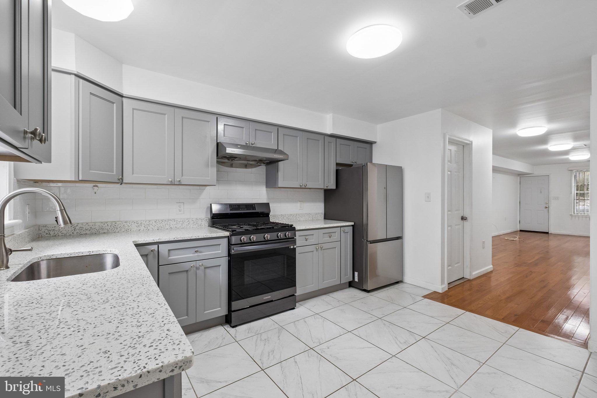 PASSYUNK SQUARE - Residential