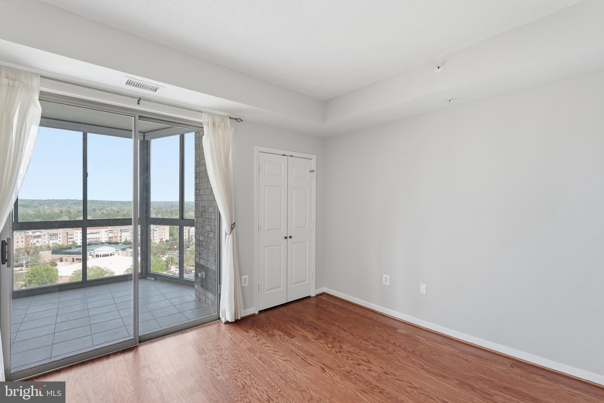 LANSDOWNE WOODS - Residential