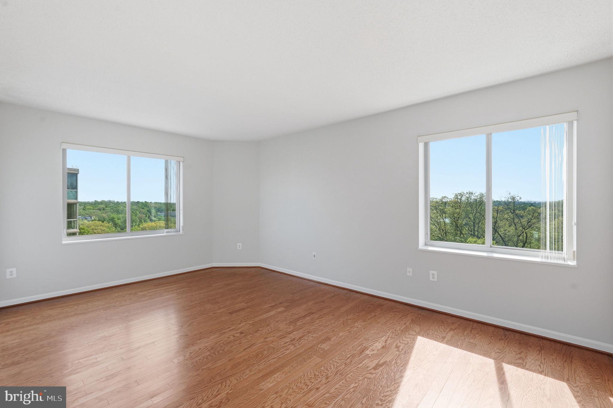 LANSDOWNE WOODS - Residential