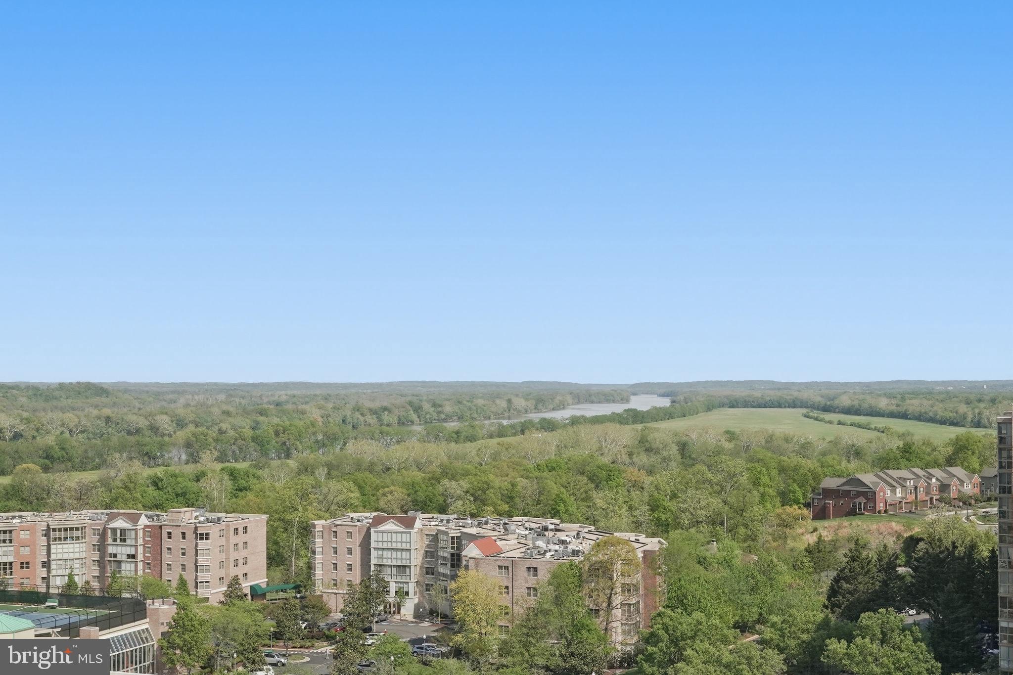LANSDOWNE WOODS - Residential