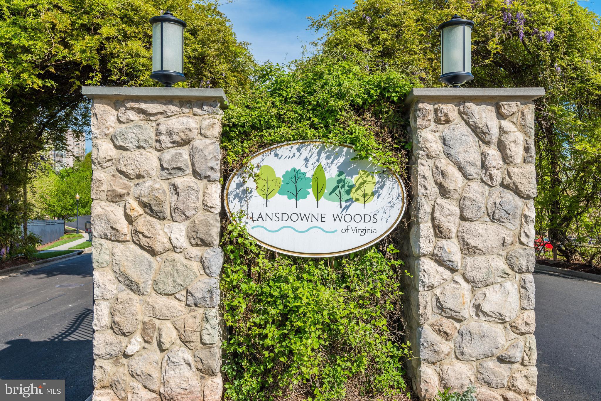 LANSDOWNE WOODS - Residential