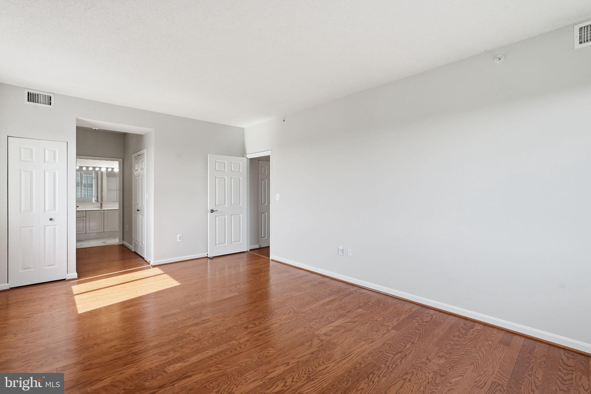 LANSDOWNE WOODS - Residential