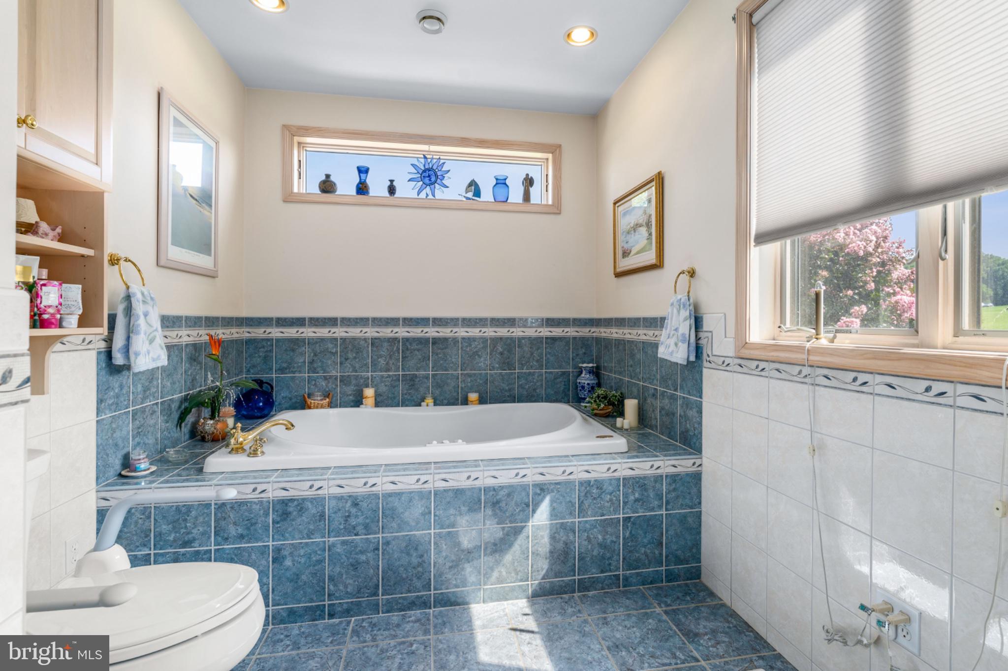SUNSET POINTE - Residential