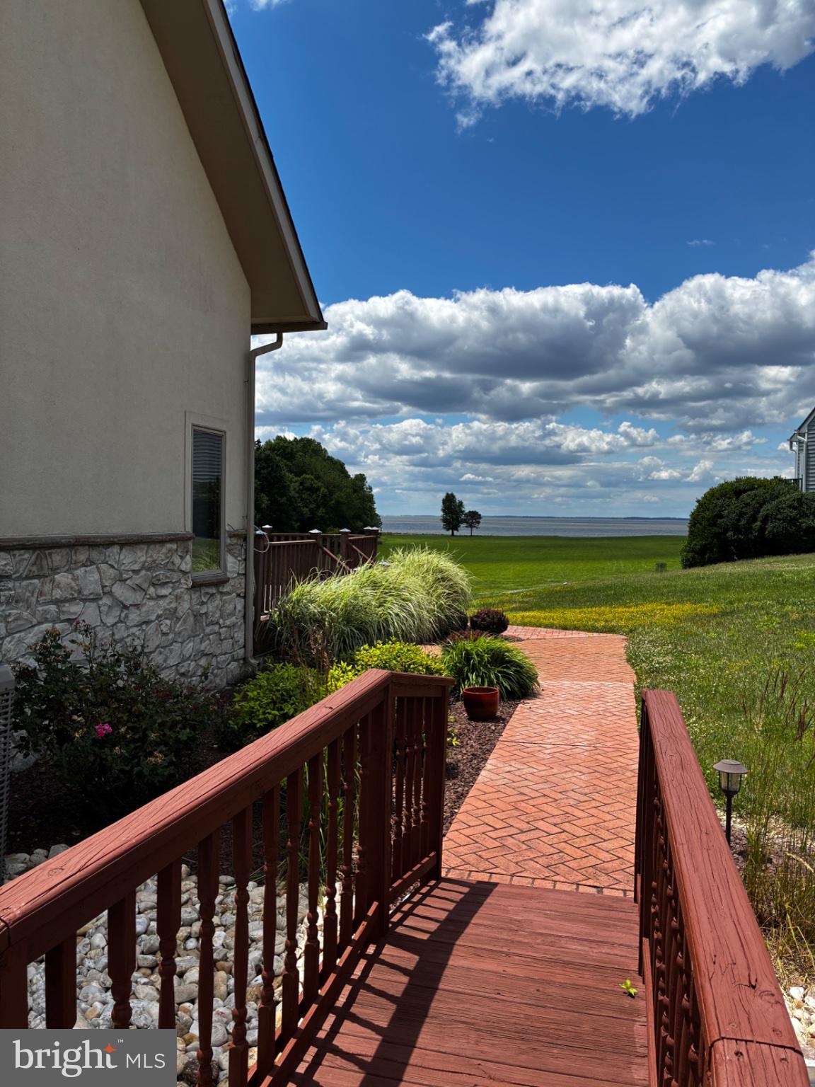 SUNSET POINTE - Residential