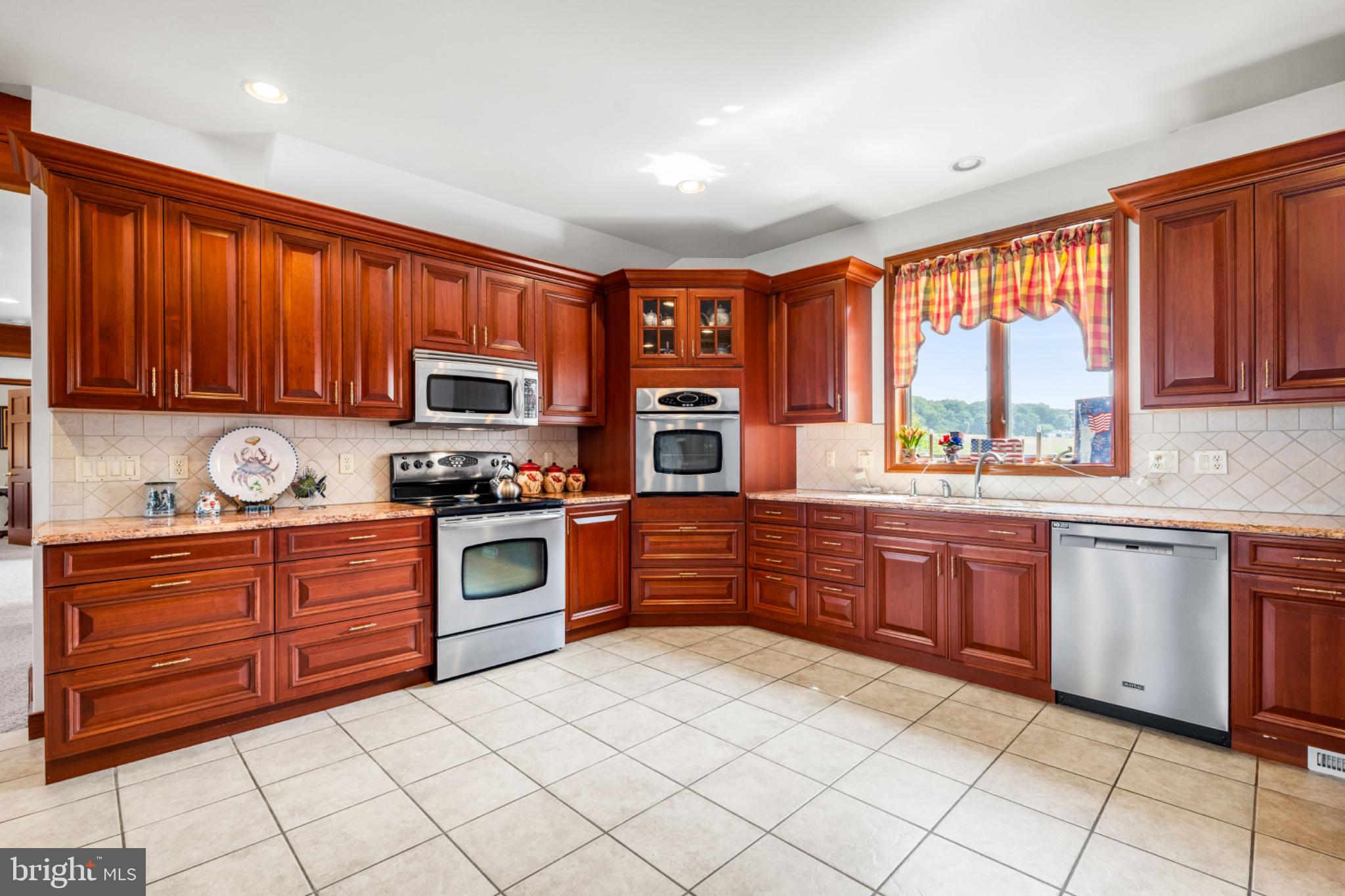 SUNSET POINTE - Residential