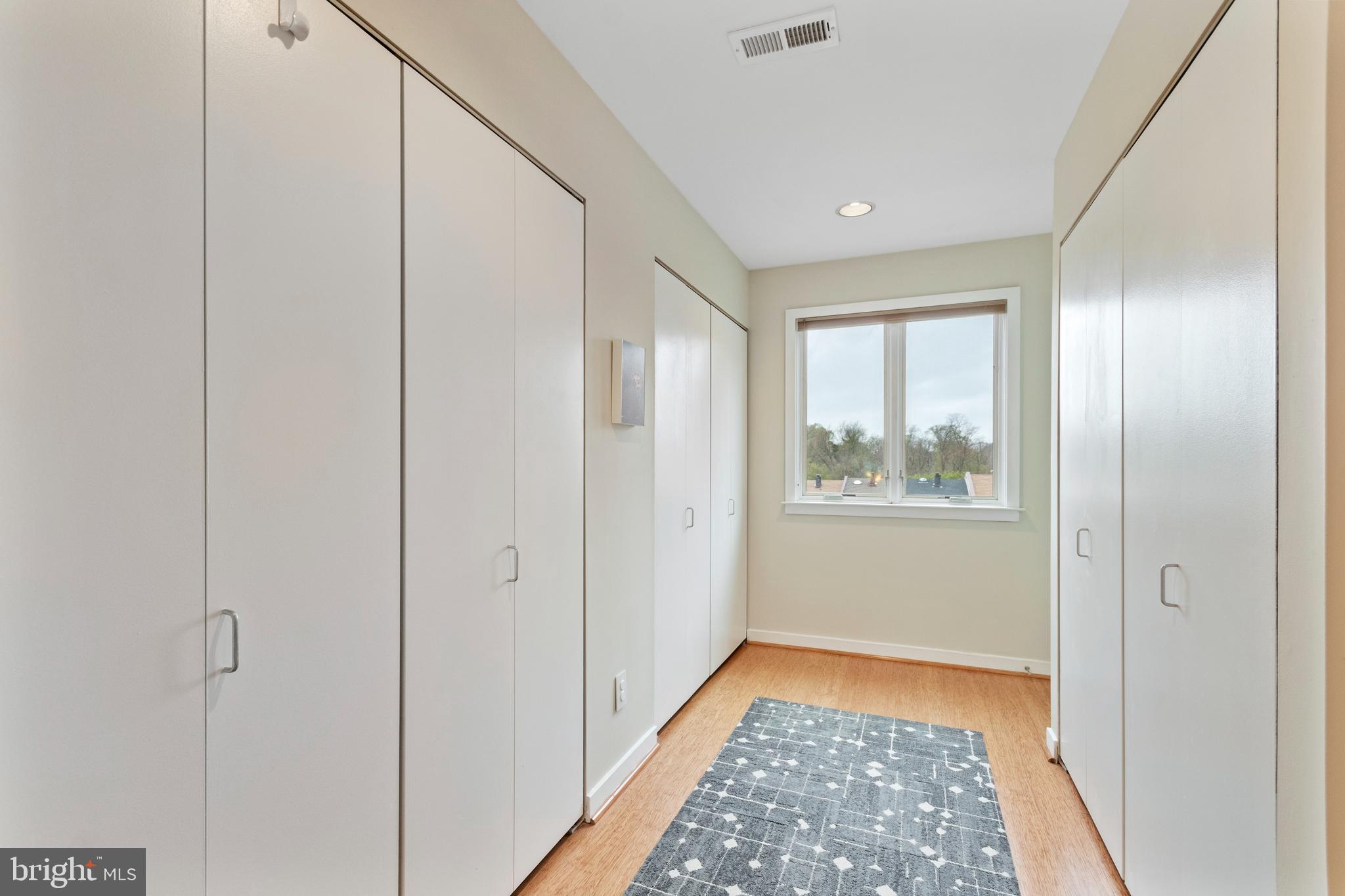 ART MUSEUM AREA - Residential Lease
