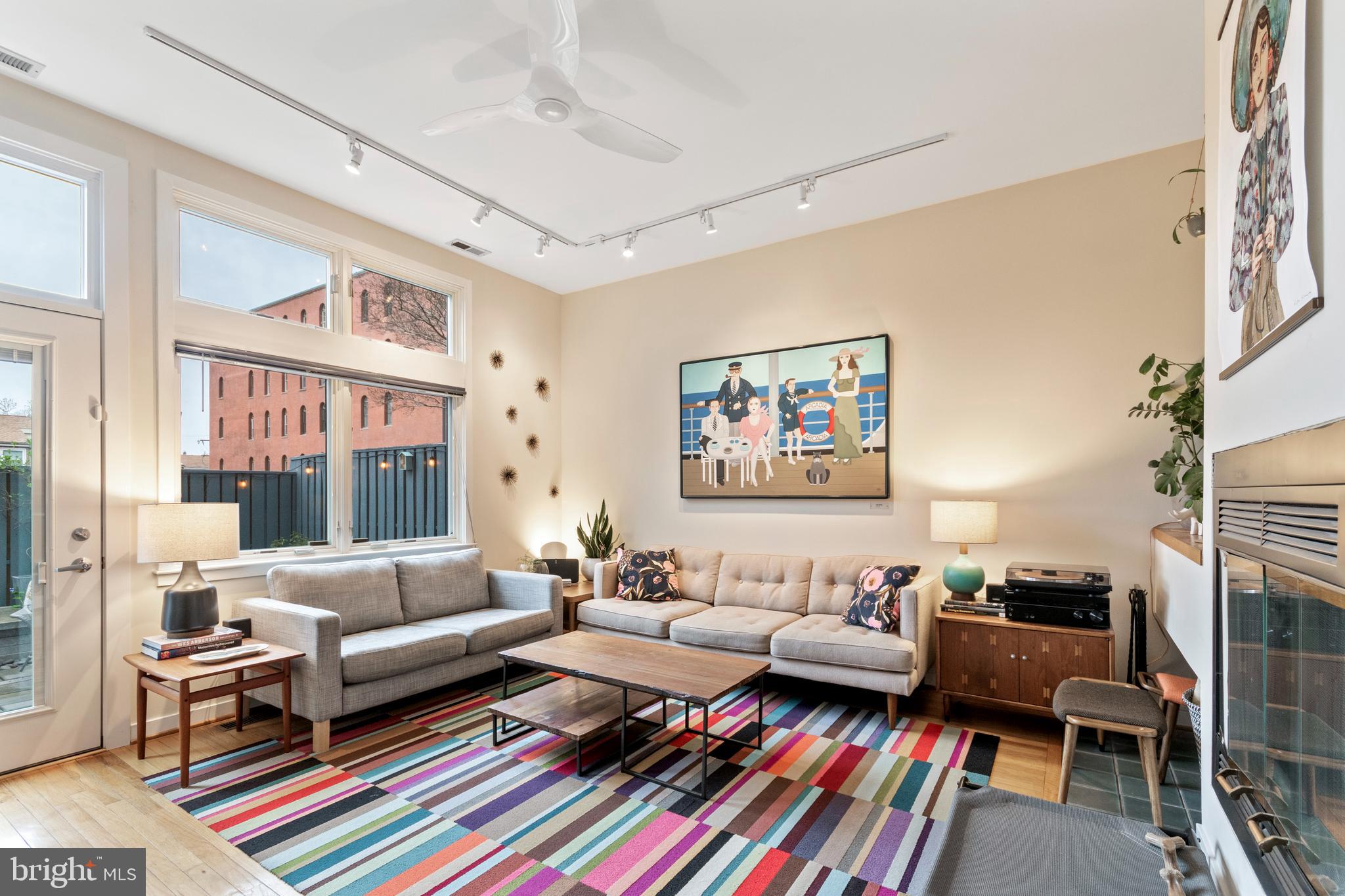 ART MUSEUM AREA - Residential Lease