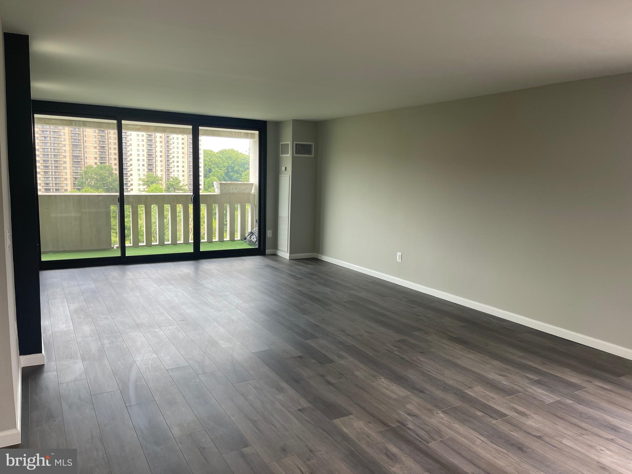 ALEXANDRIA KNOLLS - Residential