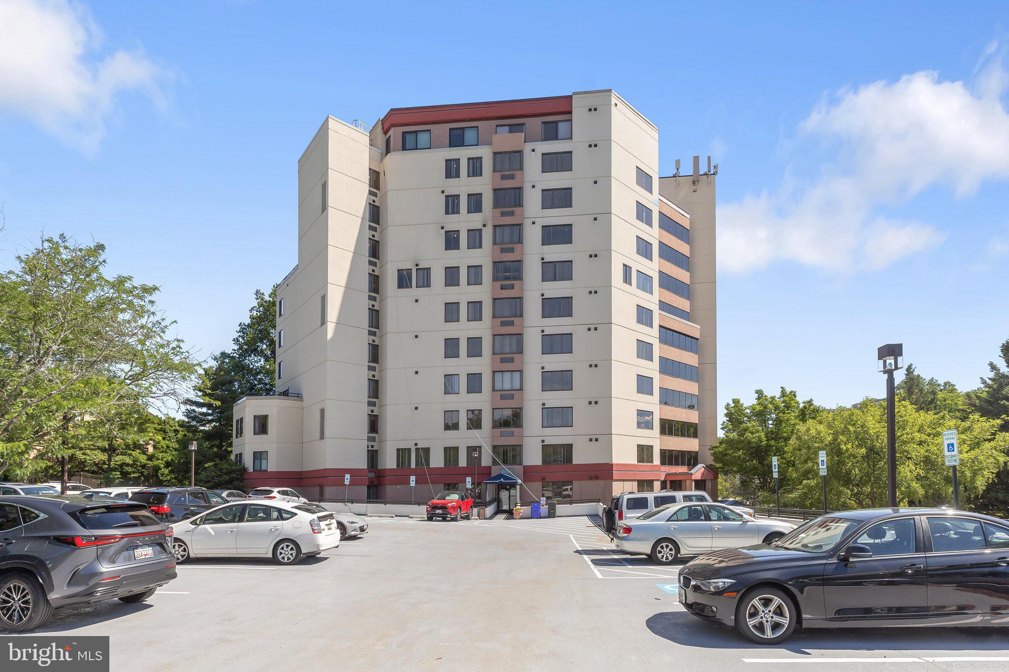 WATERMARK PLACE CONDOMINIUMS - Residential