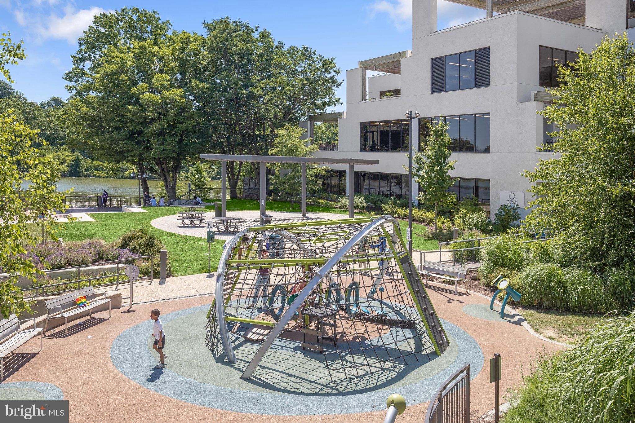 WATERMARK PLACE CONDOMINIUMS - Residential