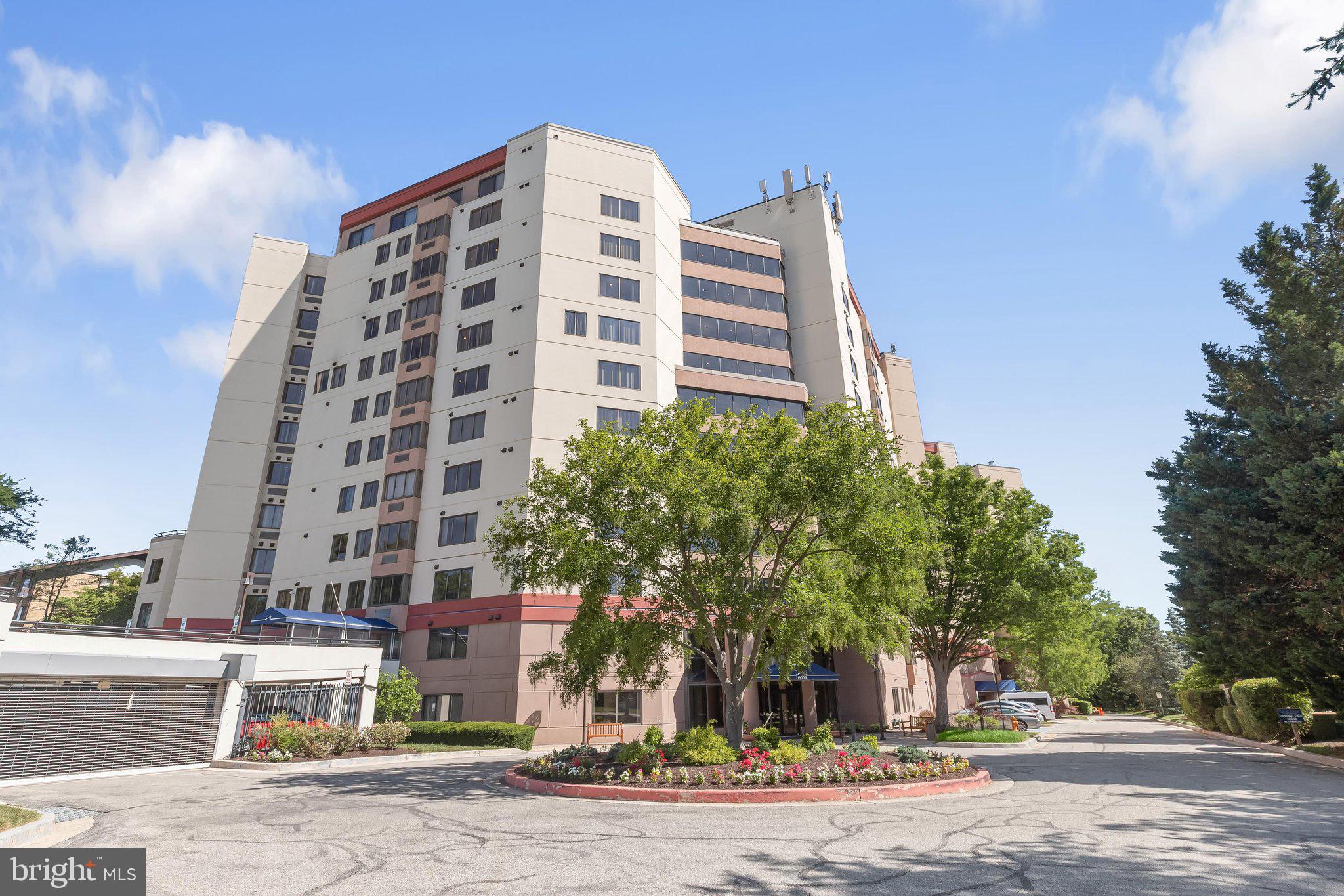 WATERMARK PLACE CONDOMINIUMS - Residential