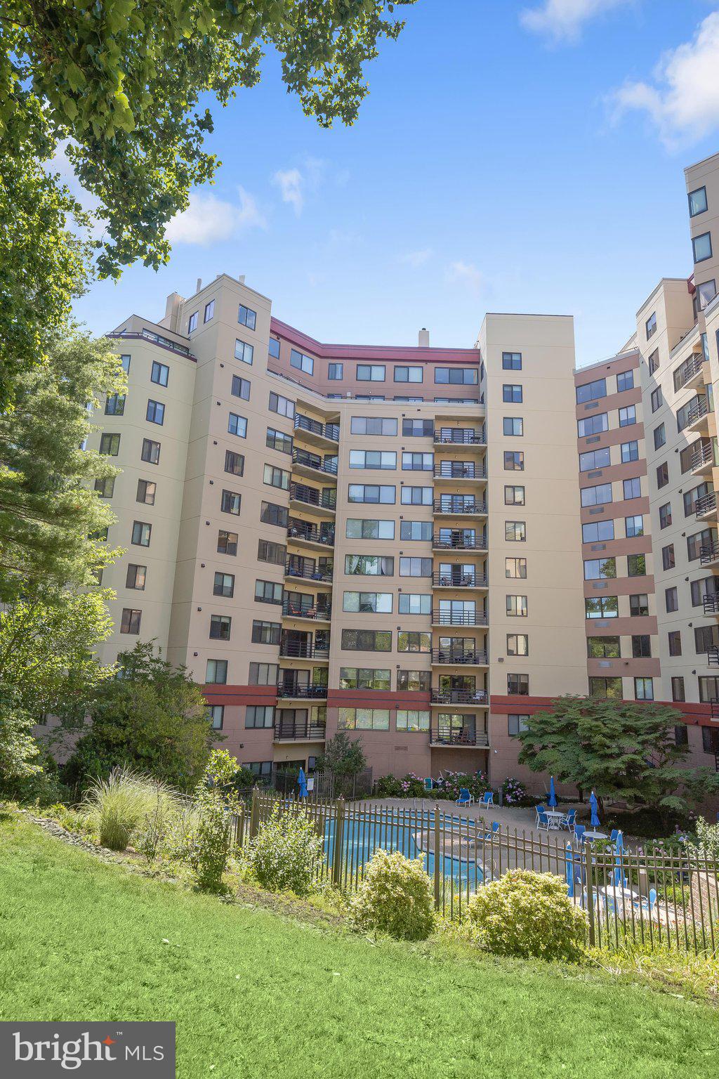 WATERMARK PLACE CONDOMINIUMS - Residential
