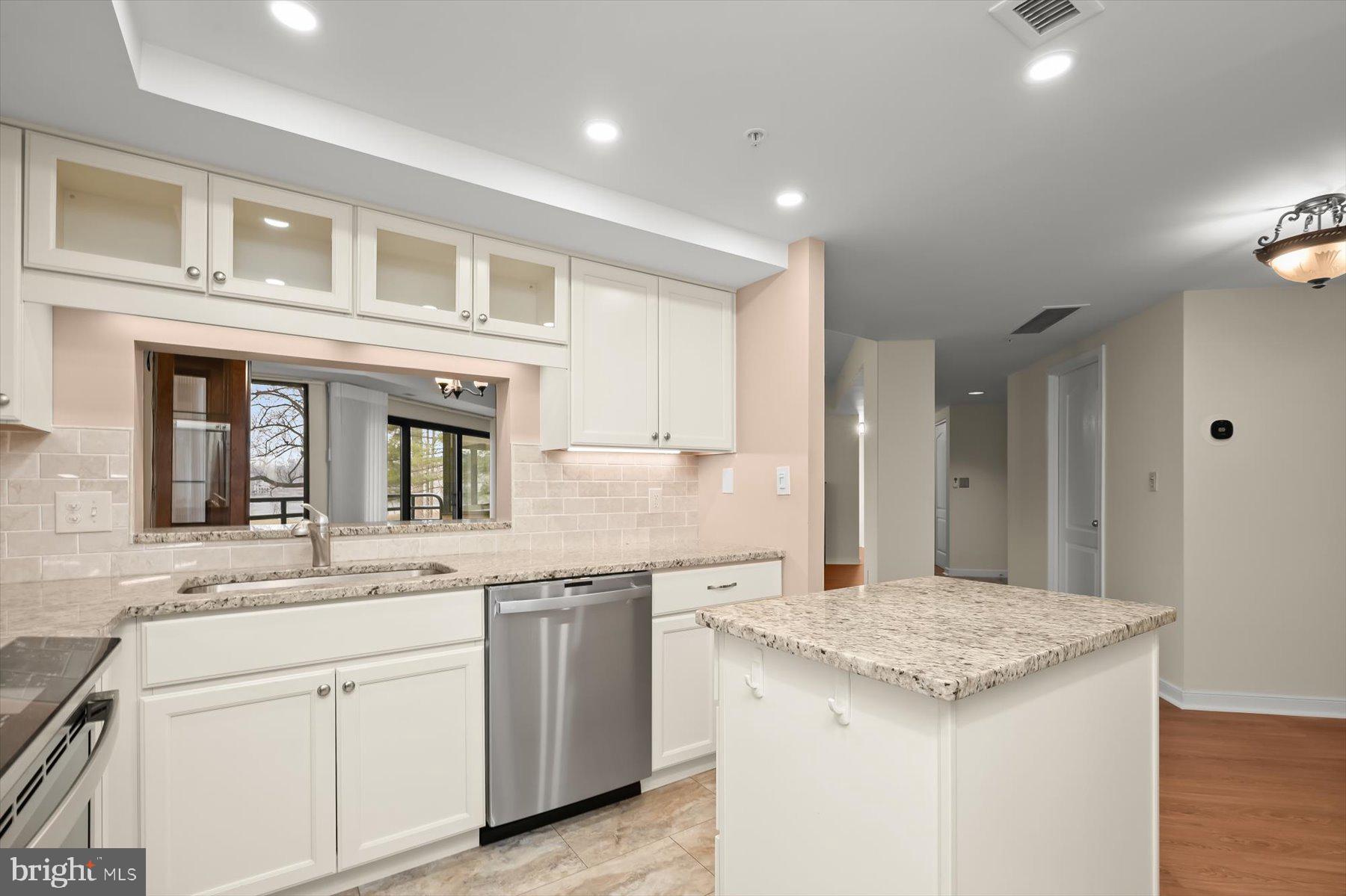 WATERMARK PLACE CONDOMINIUMS - Residential