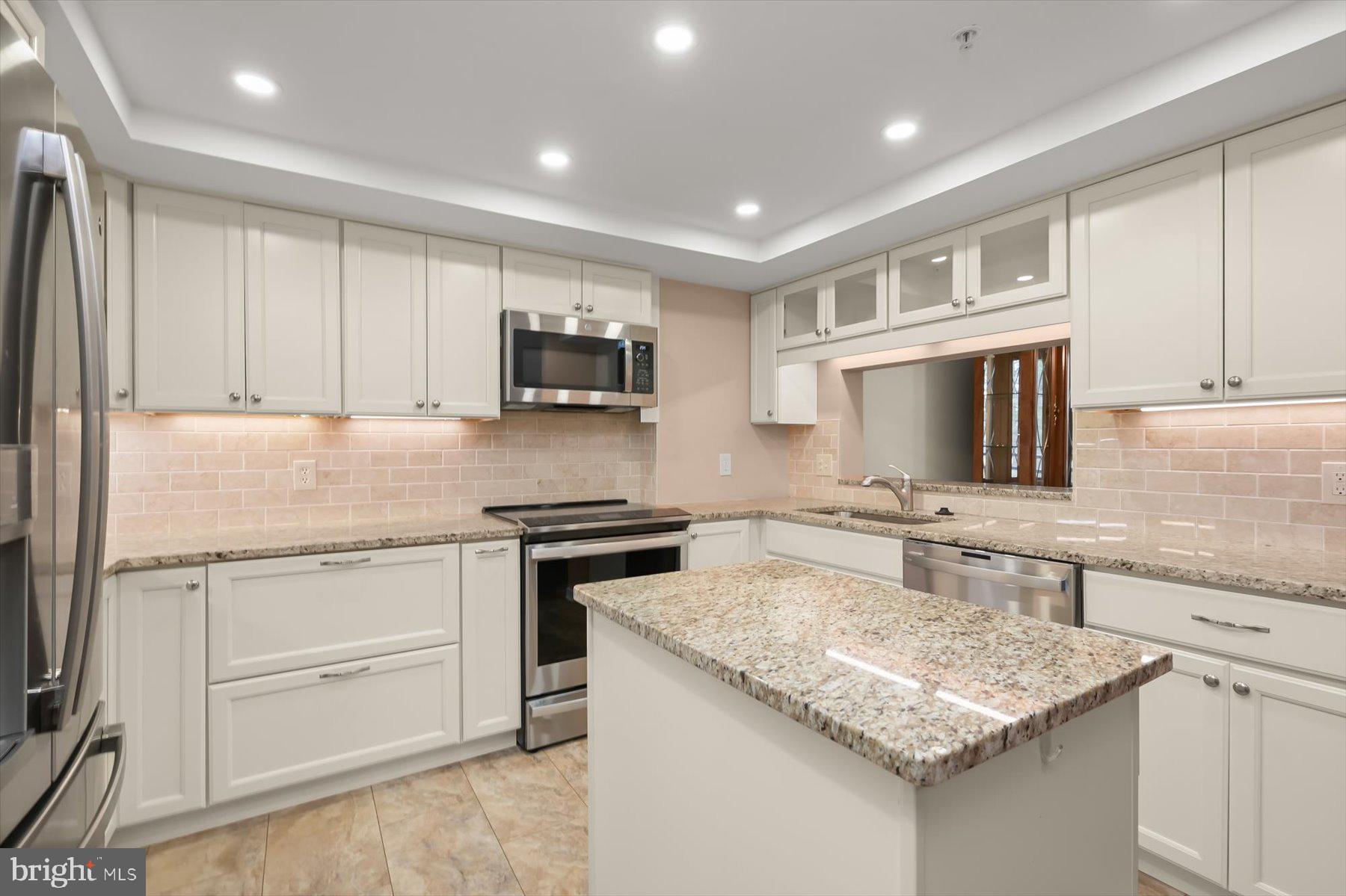 WATERMARK PLACE CONDOMINIUMS - Residential