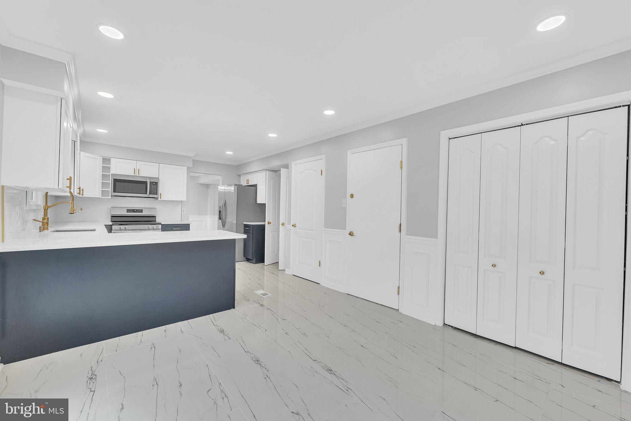 SUBURBIA/VILLAGE OF TIMBER GROVE - Residential