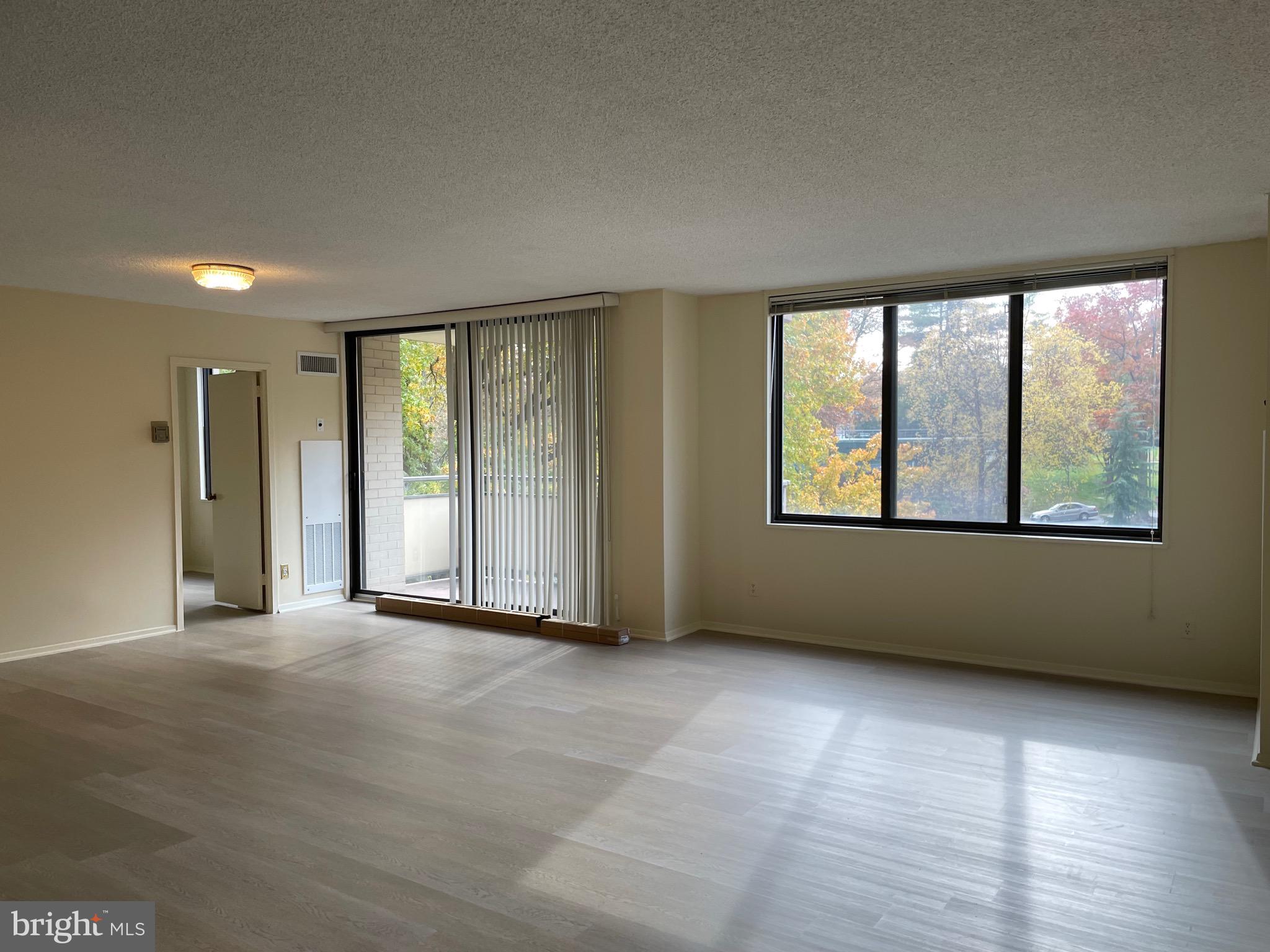 PROMENADE TOWERS - Residential
