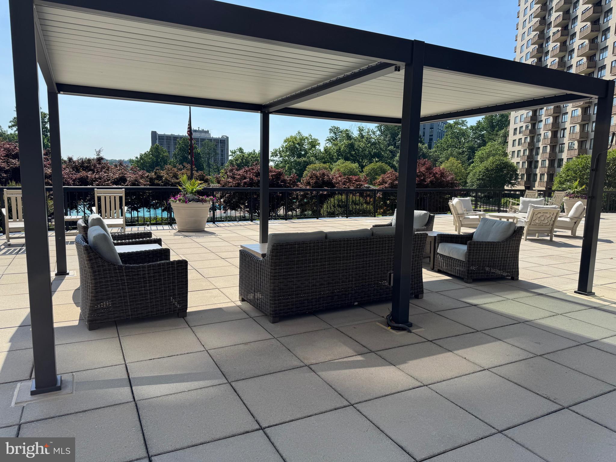 PROMENADE TOWERS - Residential