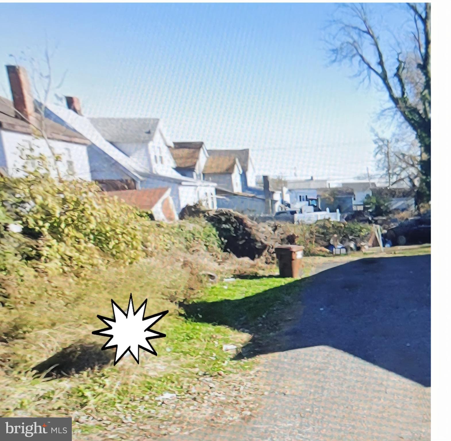 Attention buyers and builders 2 parcels of land being sold as a package for 30,000.
Take your blue print to planning and zoning to see if you can make it become a reality.