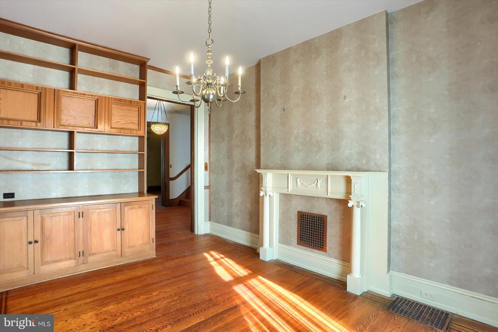 ELMWOOD - Residential