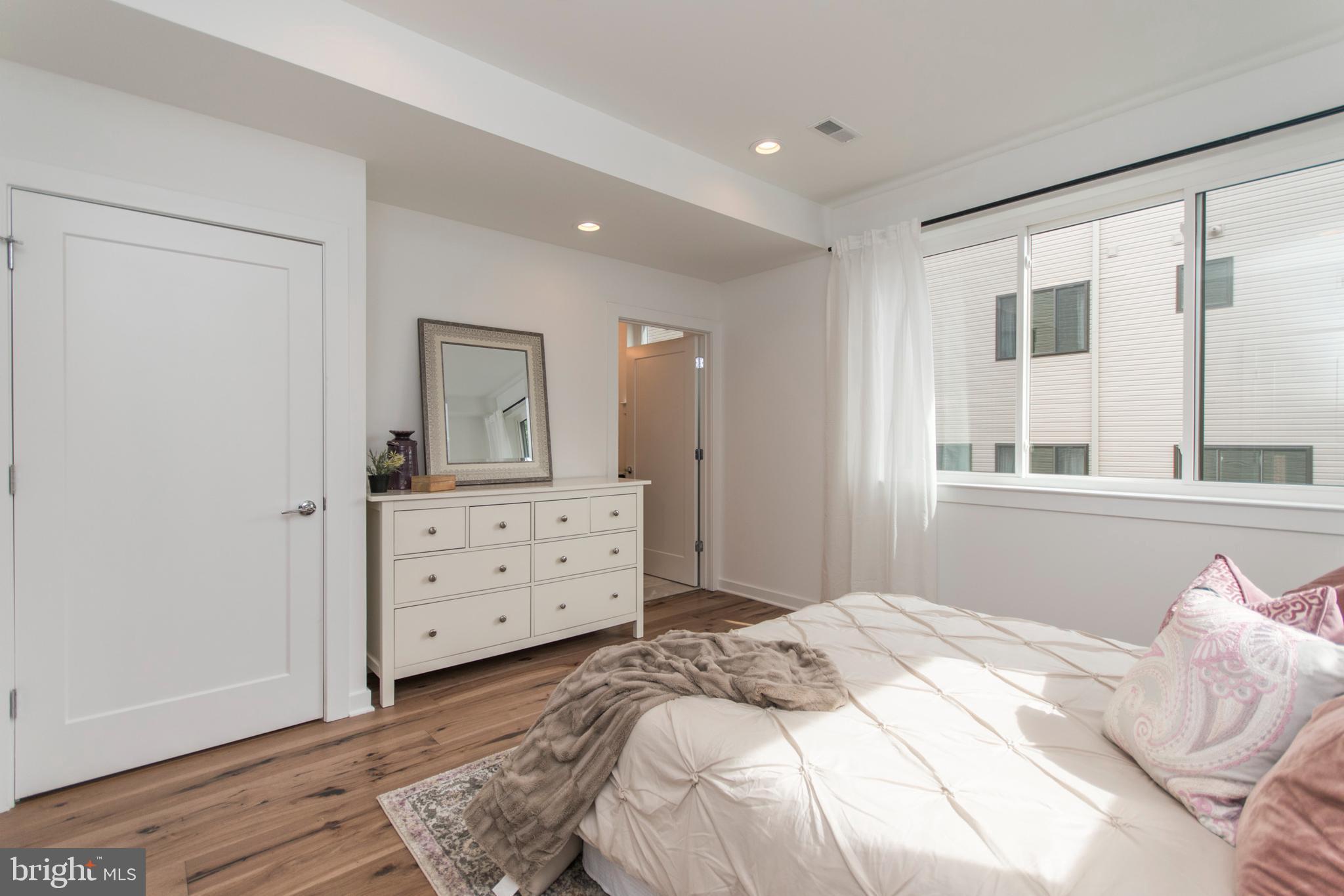 EAST FALLS - Residential
