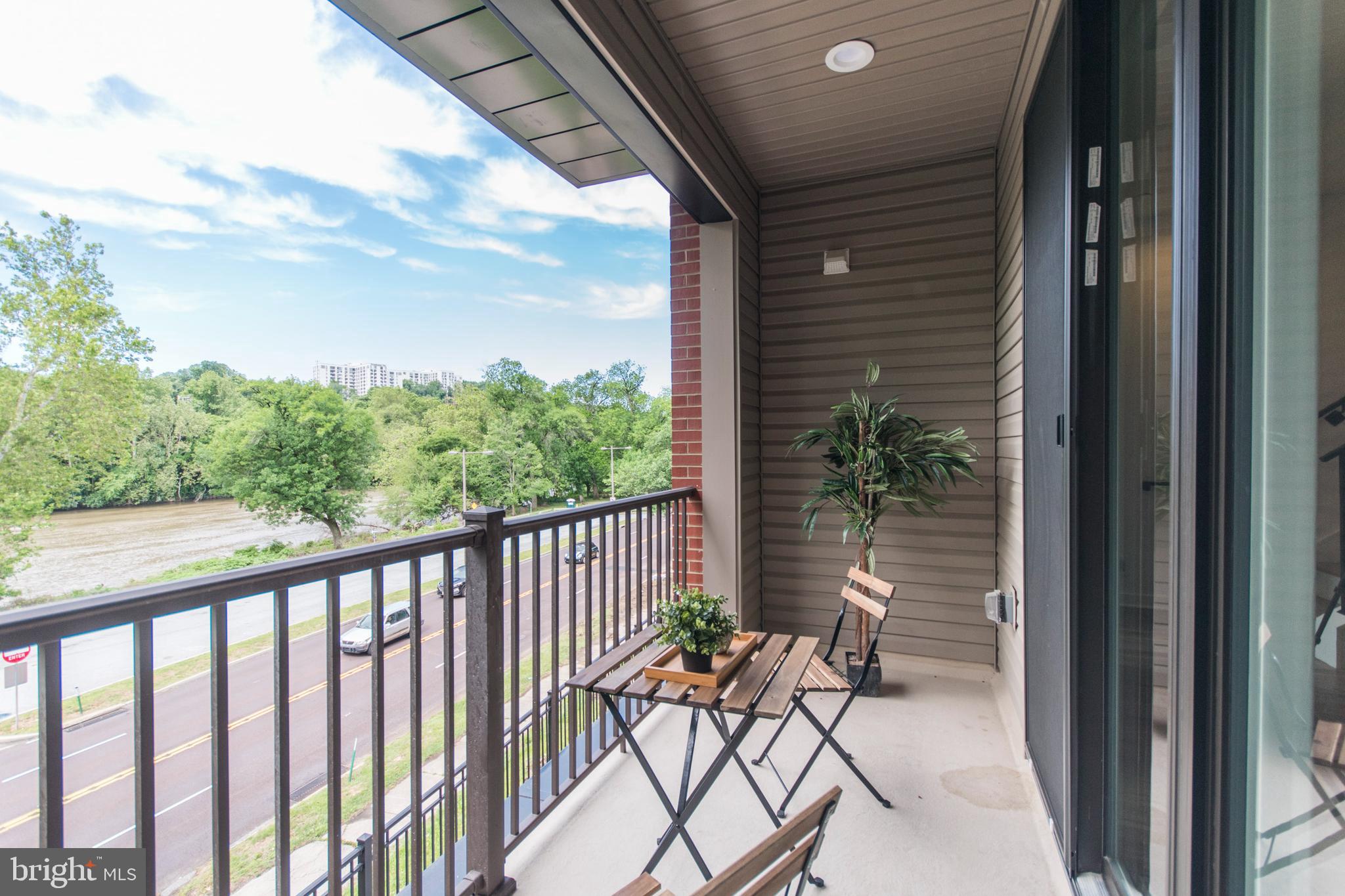 EAST FALLS - Residential