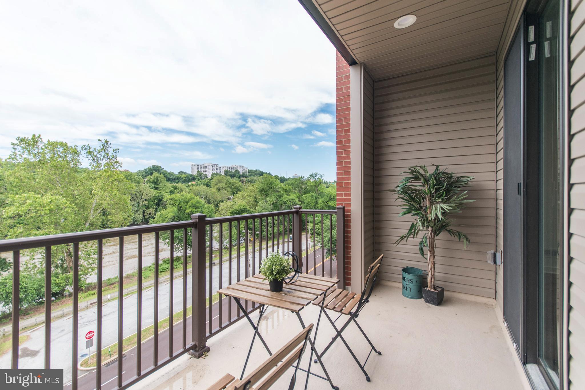 EAST FALLS - Residential