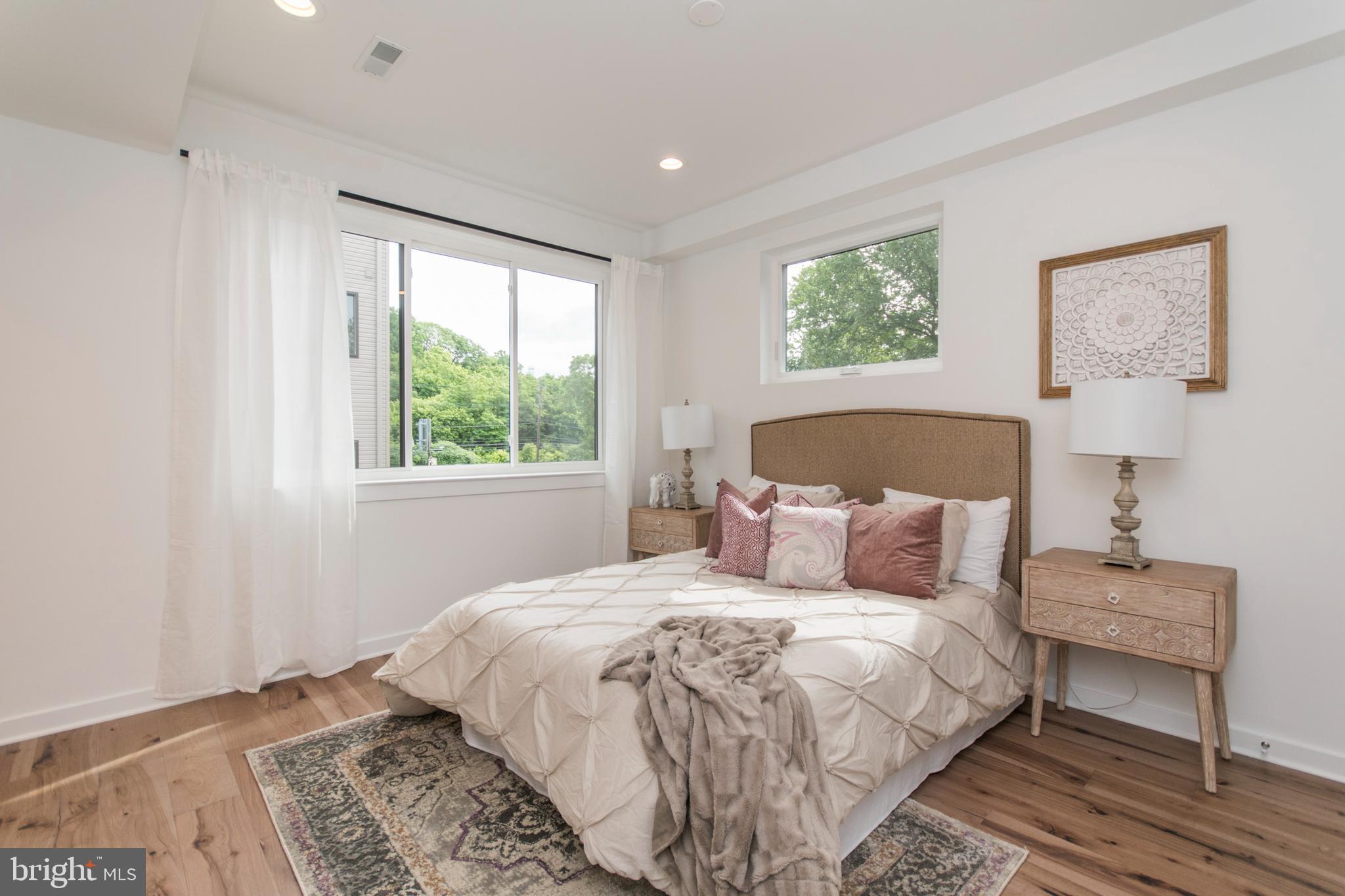 EAST FALLS - Residential