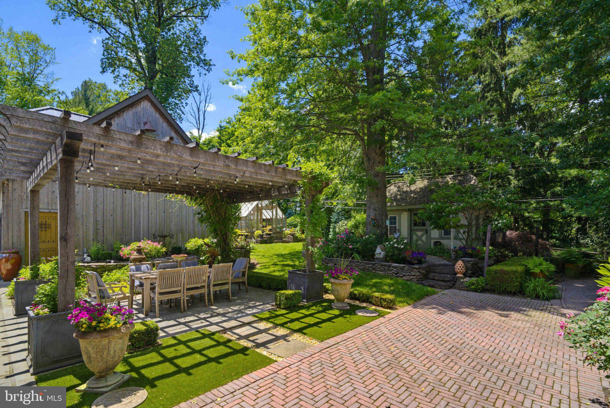 HUNTINGDON VALLEY - Residential
