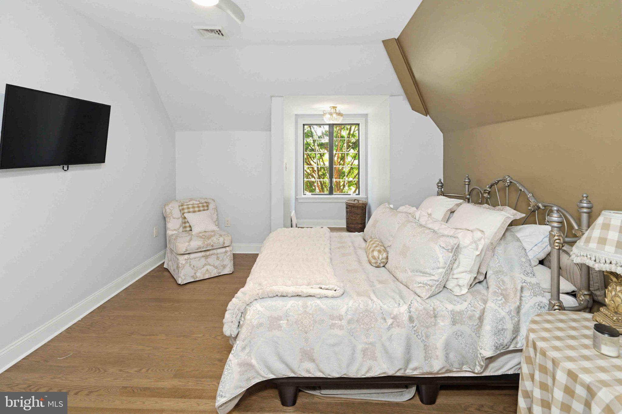 HUNTINGDON VALLEY - Residential