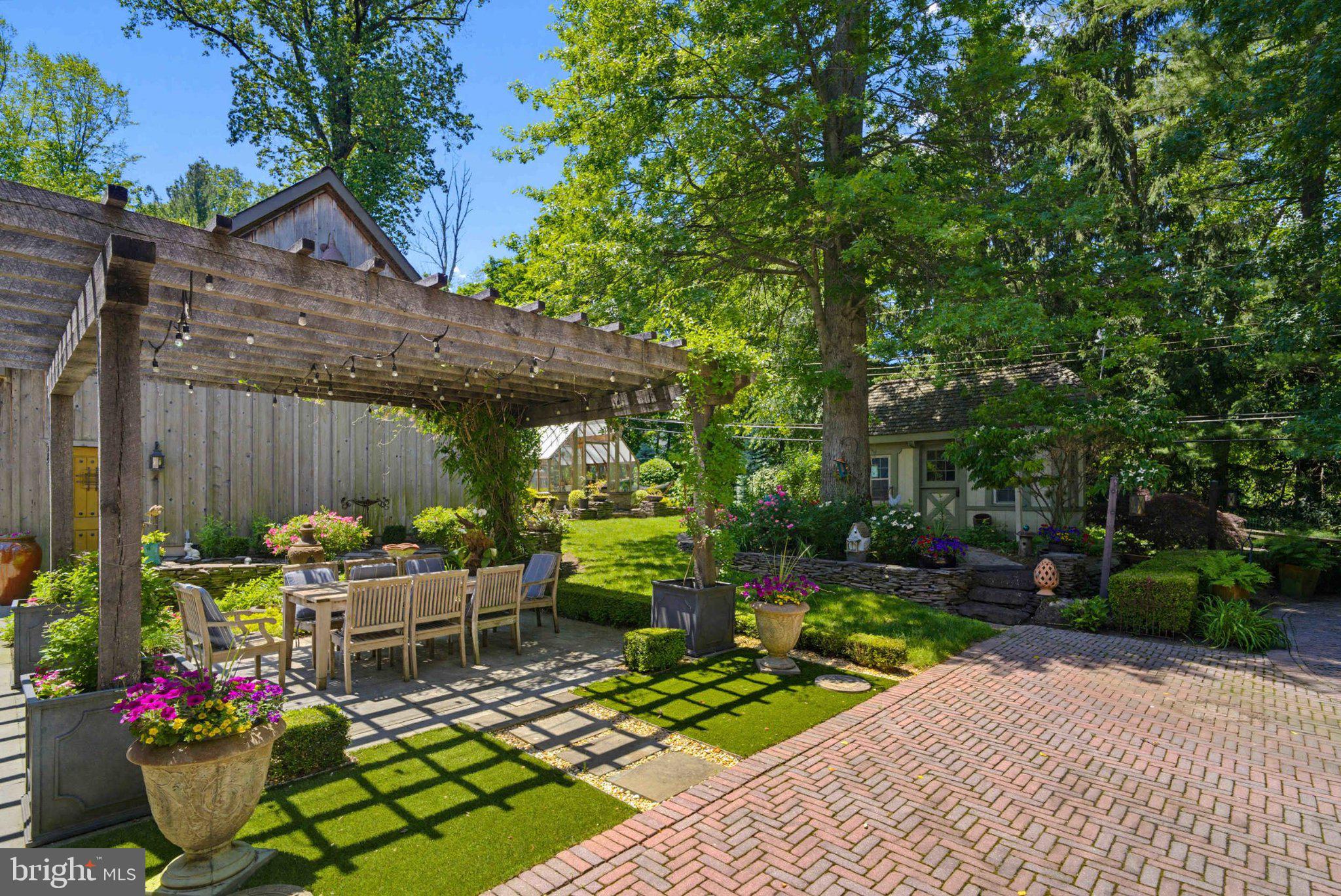 HUNTINGDON VALLEY - Residential