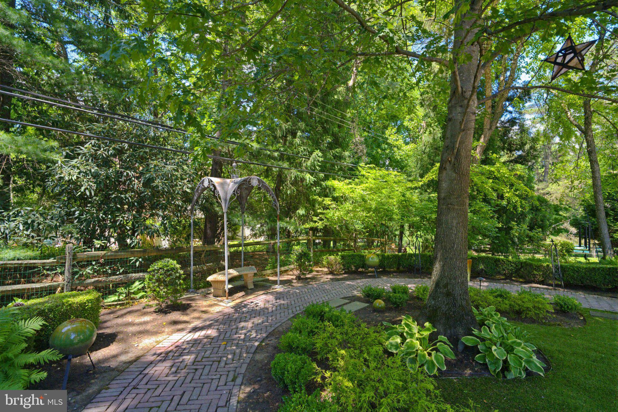 HUNTINGDON VALLEY - Residential