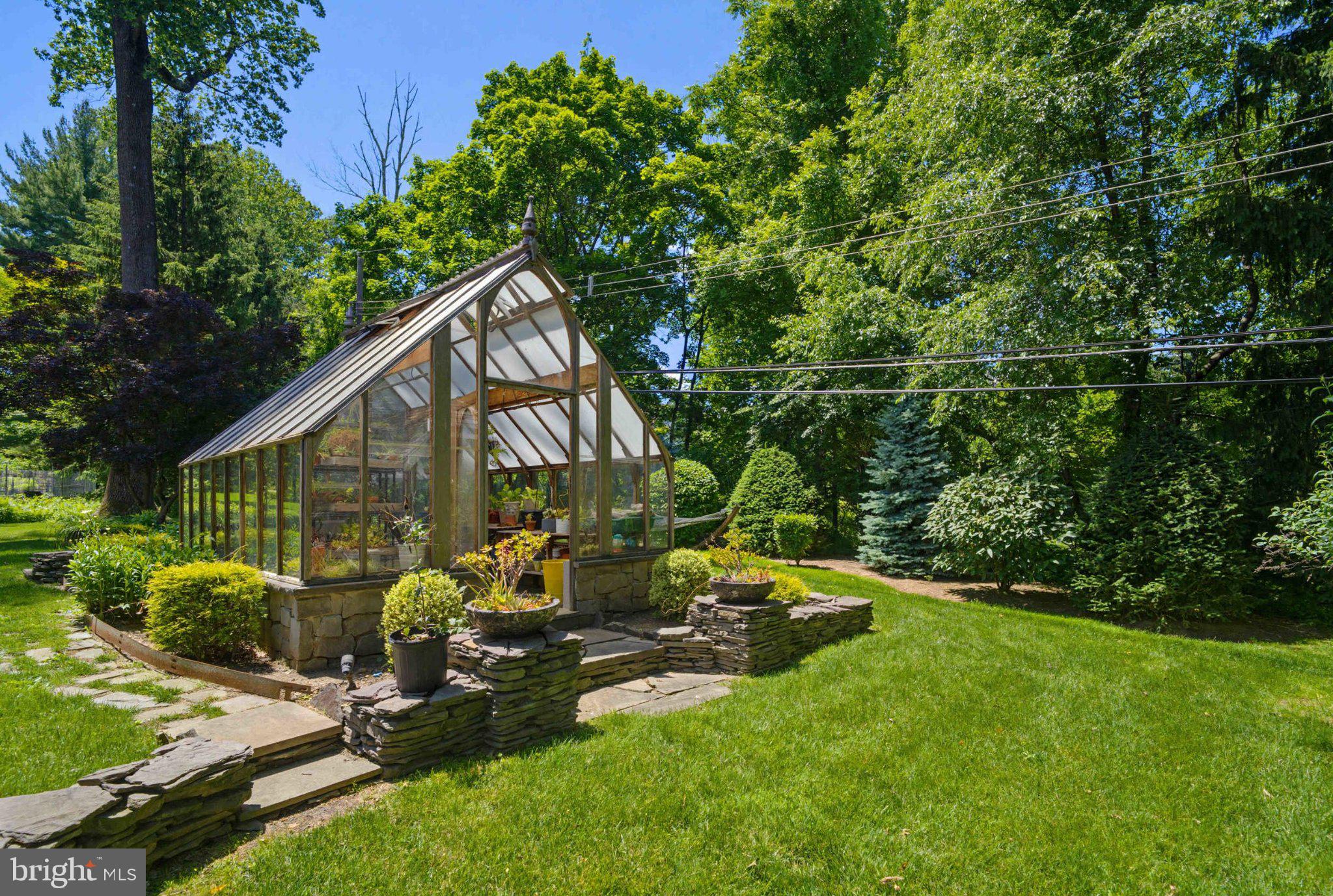 HUNTINGDON VALLEY - Residential