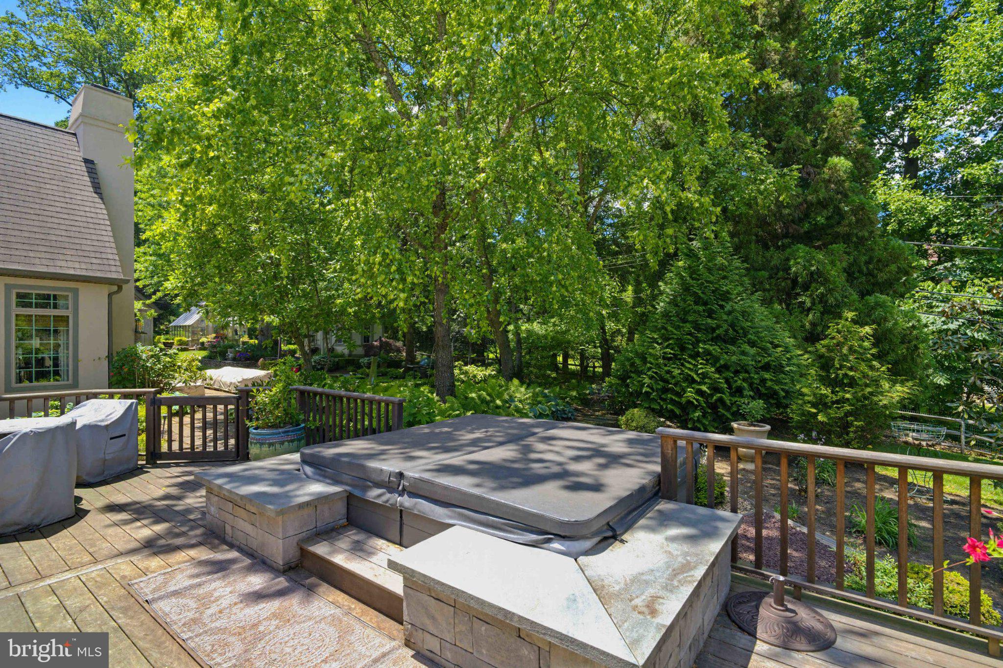HUNTINGDON VALLEY - Residential